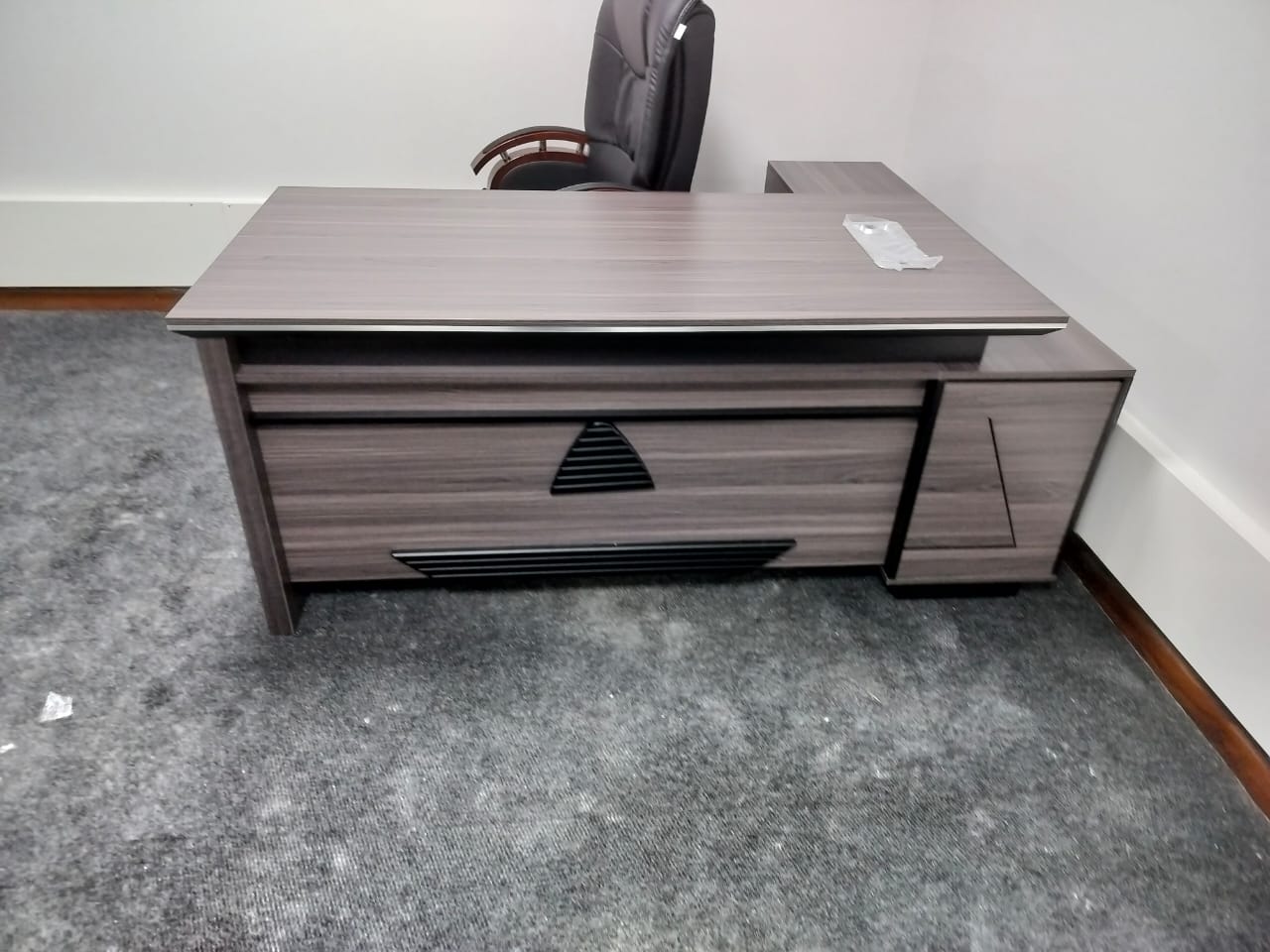 L-Shaped Executive Desk modern office director’s desk Kenya