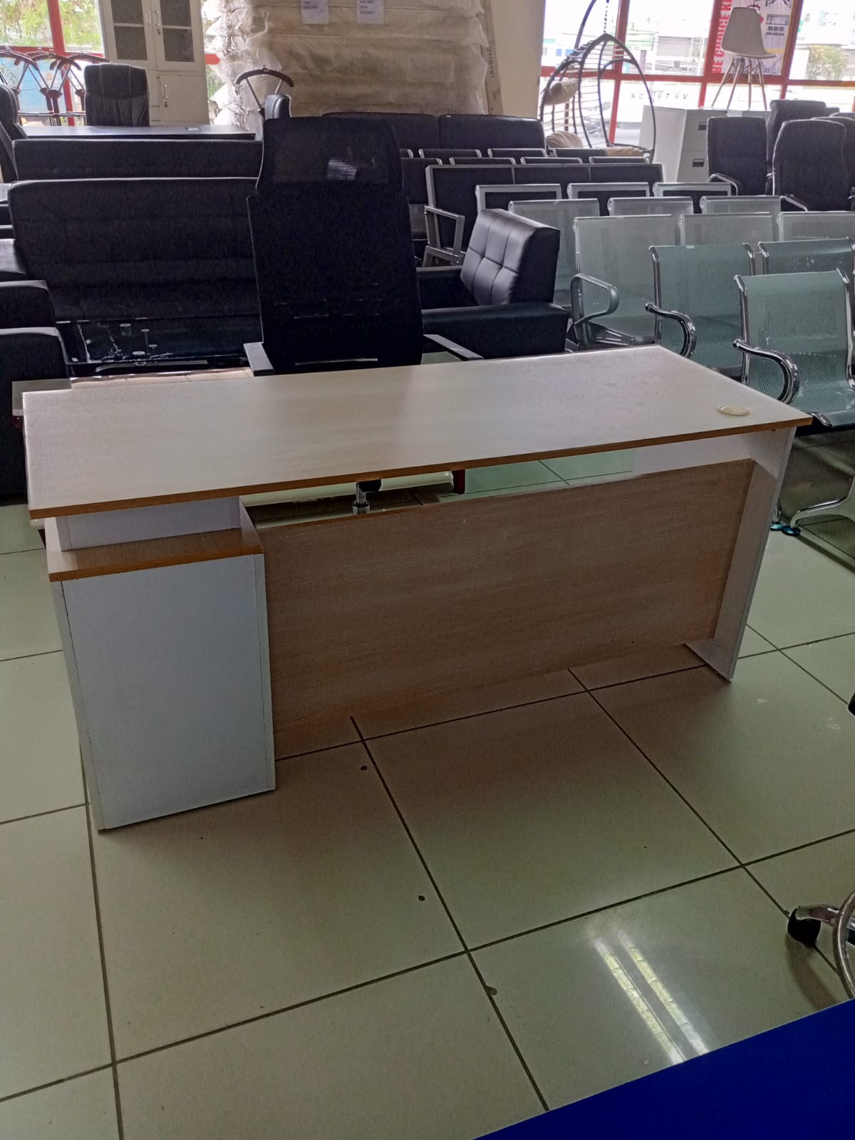 Standard office desk 1600mm with side storage