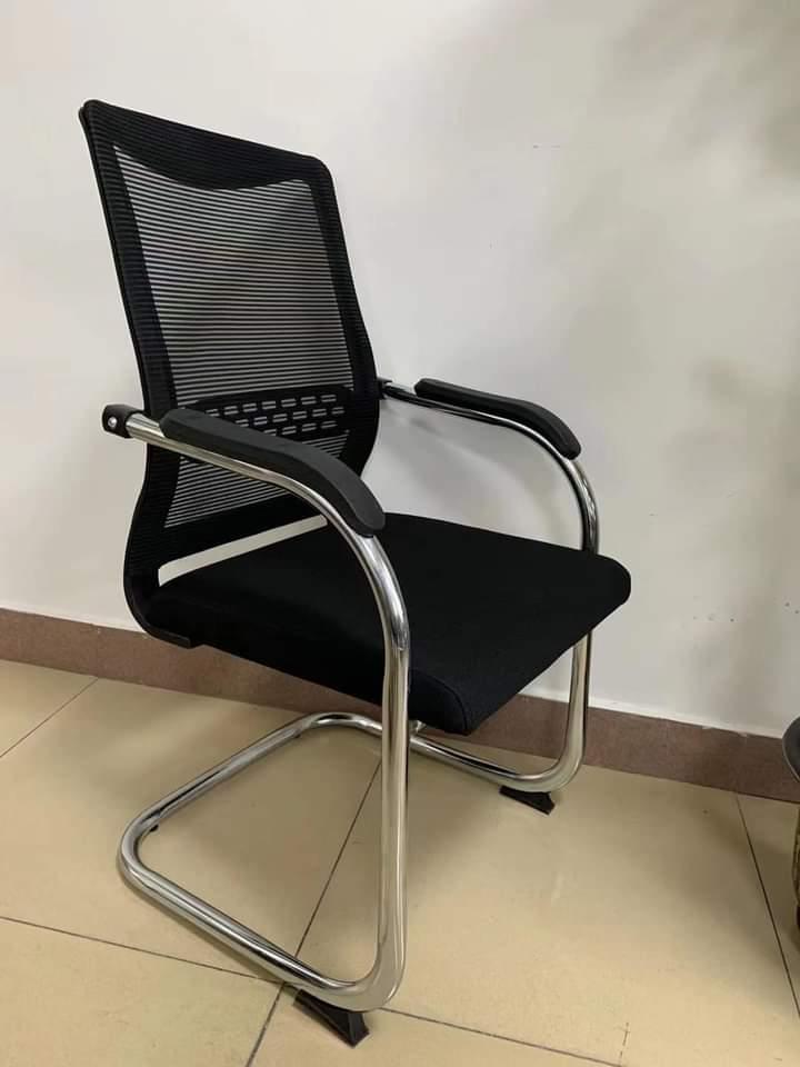 Mesh visitor office chair with chrome cantilever frame