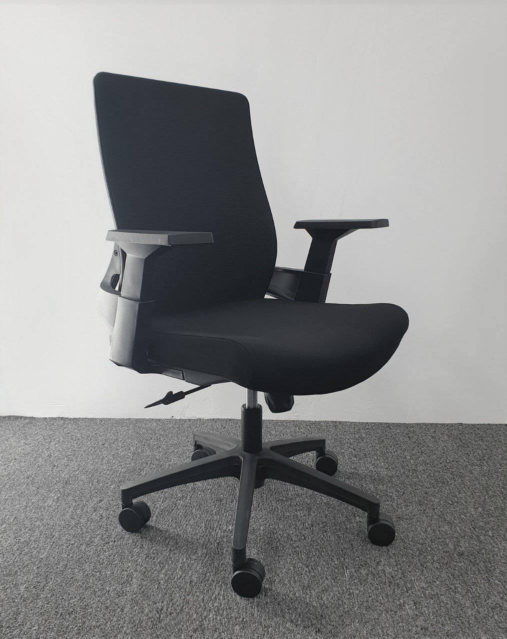 High-Back Mesh Office Chair with Headrest – Ergonomic Swivel Seat - Image 5